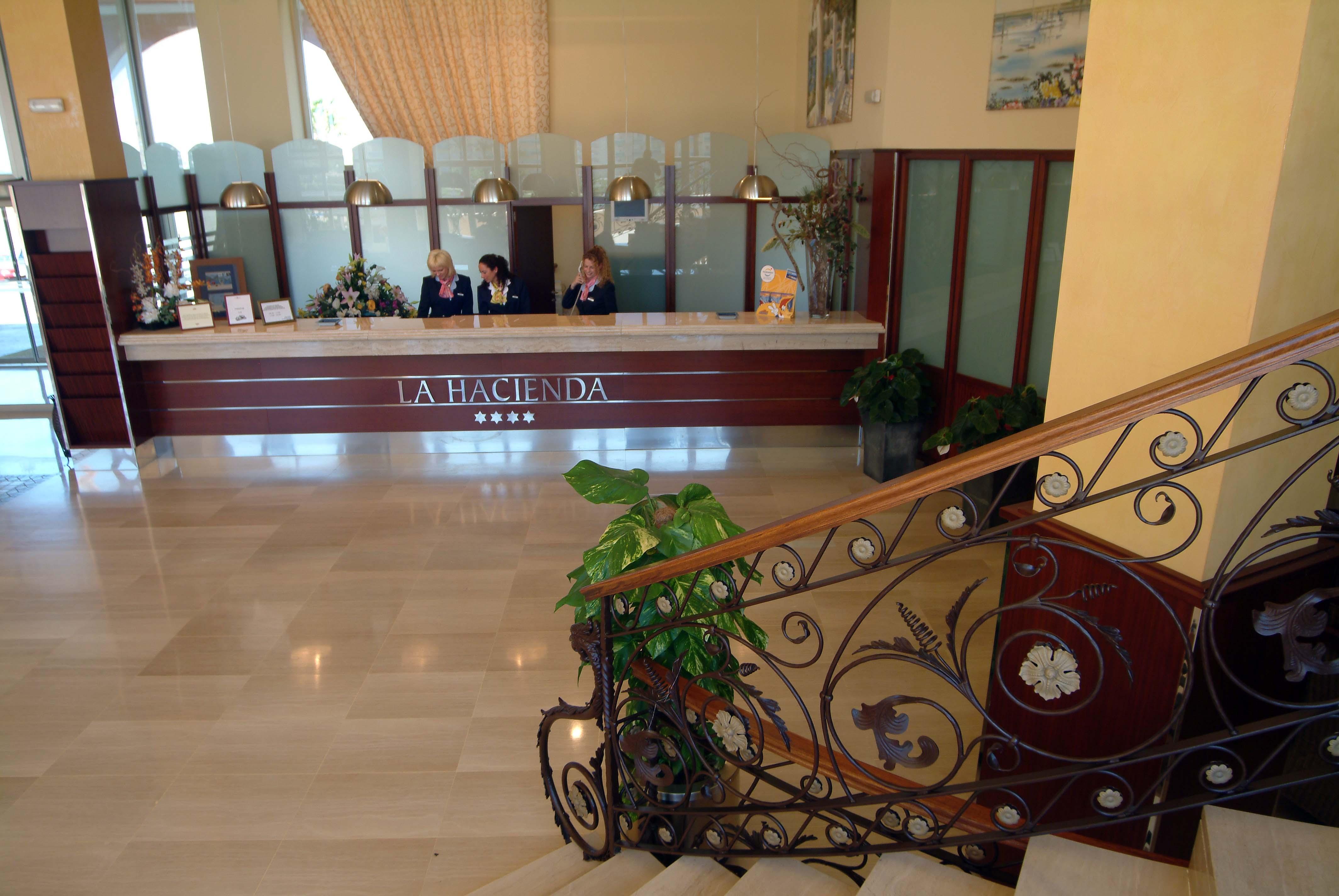 Ohtels La Hacienda Hotel La Pineda Bagian luar foto