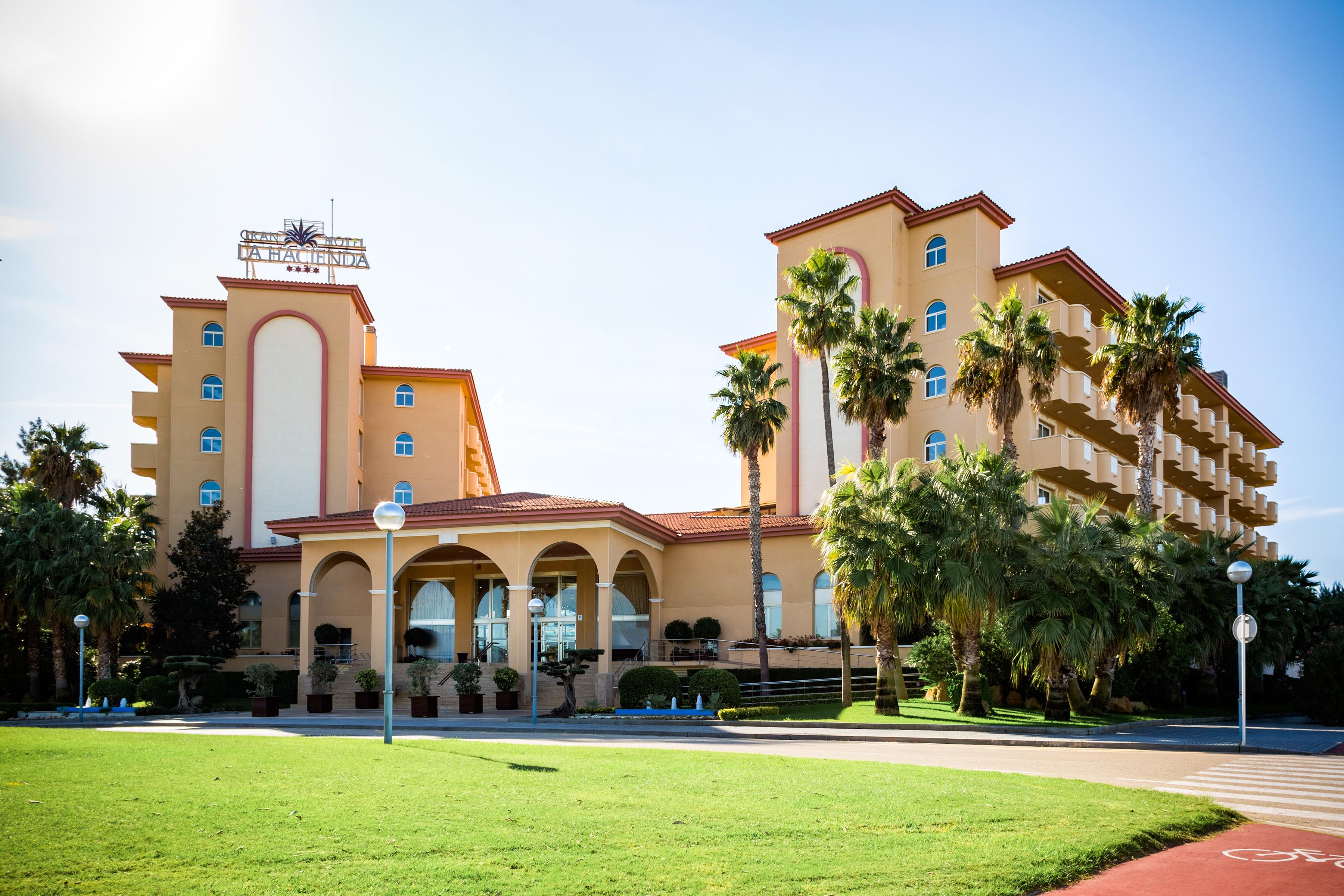 Ohtels La Hacienda Hotel La Pineda Bagian luar foto