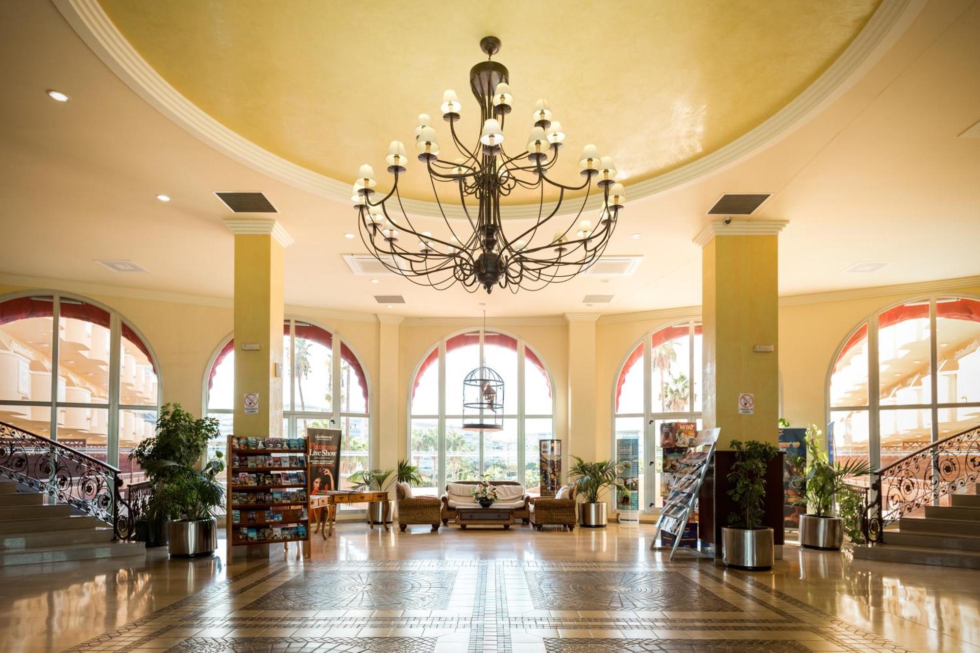 Ohtels La Hacienda Hotel La Pineda Bagian luar foto