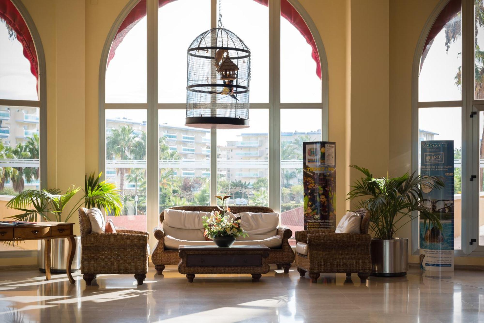 Ohtels La Hacienda Hotel La Pineda Bagian luar foto